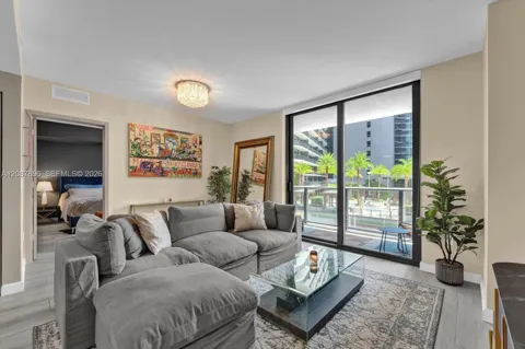 45 SW 9th St #1002