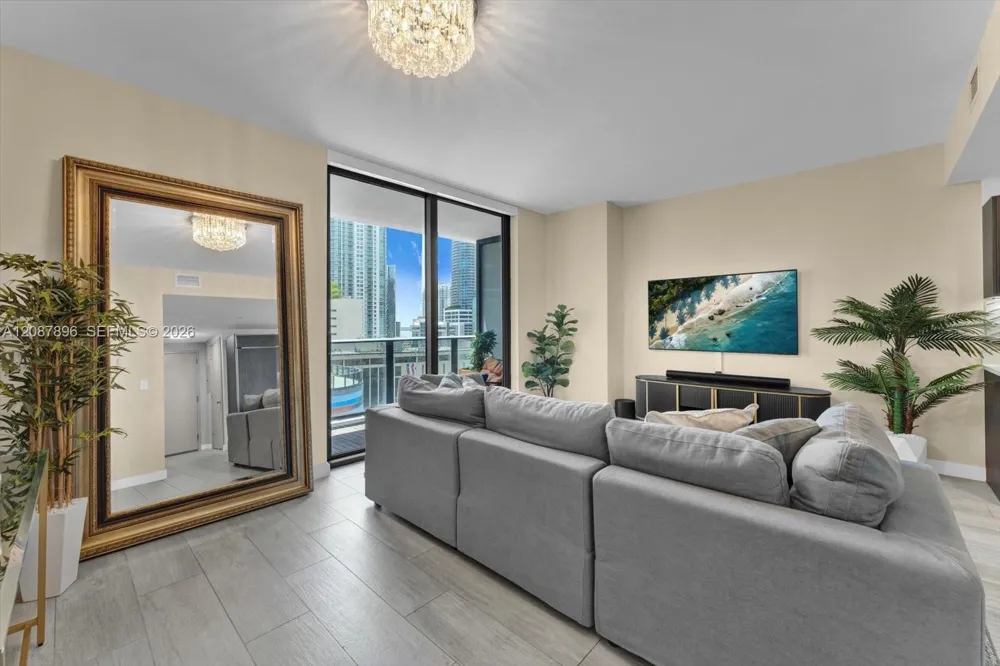 45 SW 9th St #1002 Miami, FL 33130