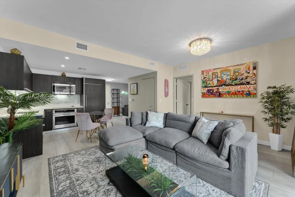 45 SW 9th St #1002 Miami, FL 33130