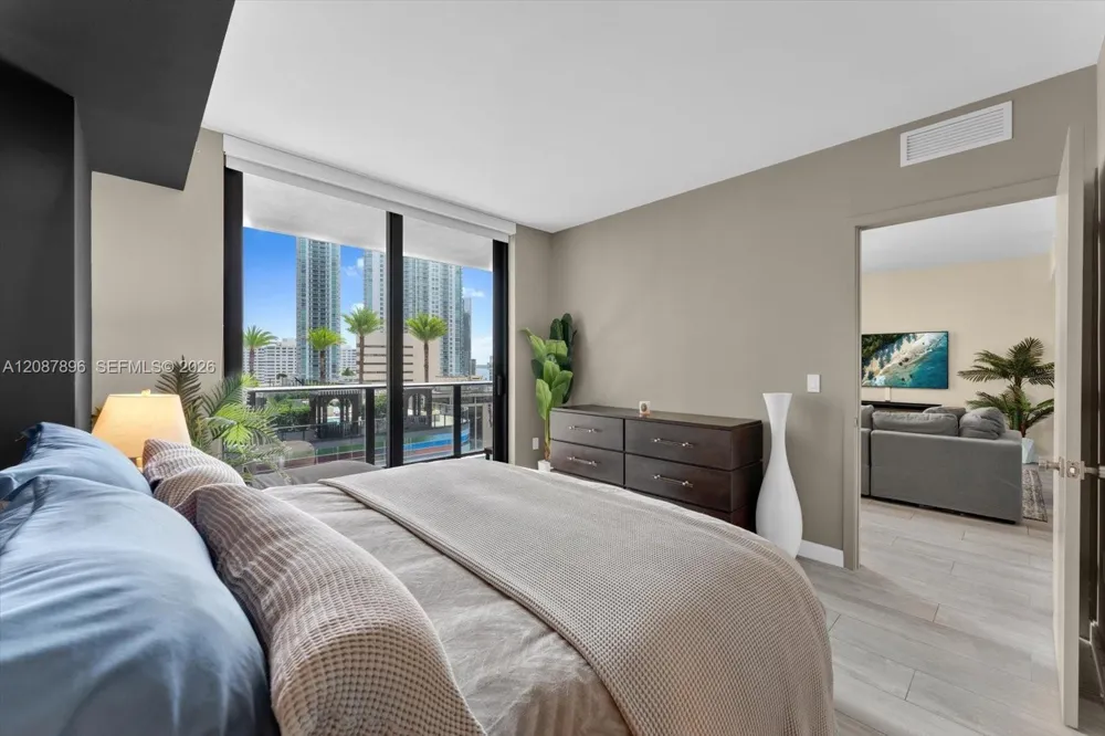 45 SW 9th St #1002 Miami, FL 33130