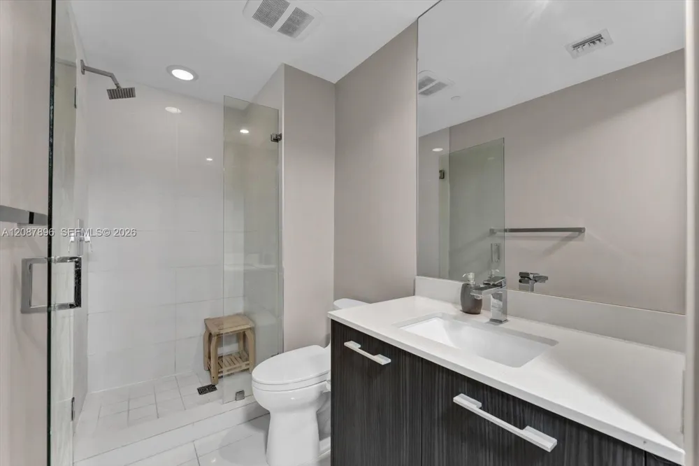 45 SW 9th St #1002 Miami, FL 33130