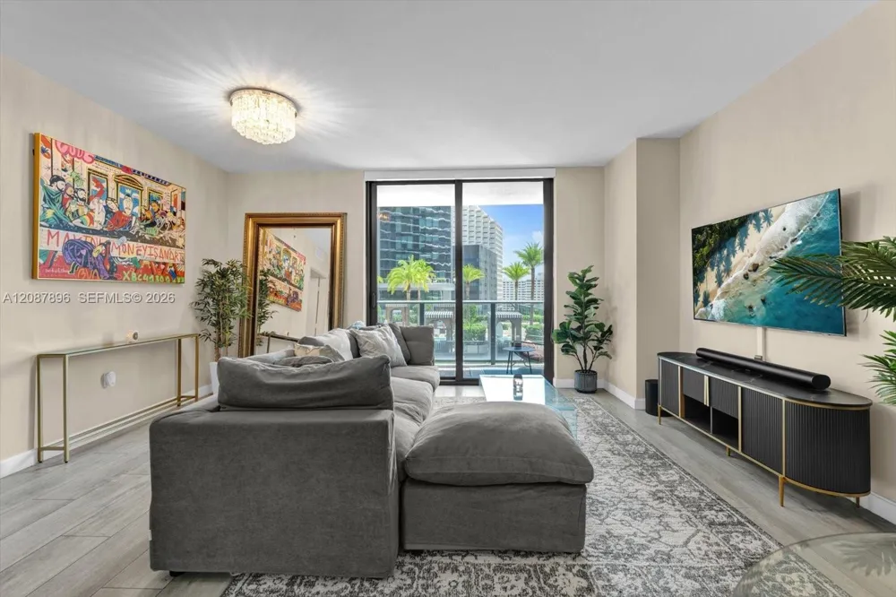 45 SW 9th St #1002 Miami, FL 33130