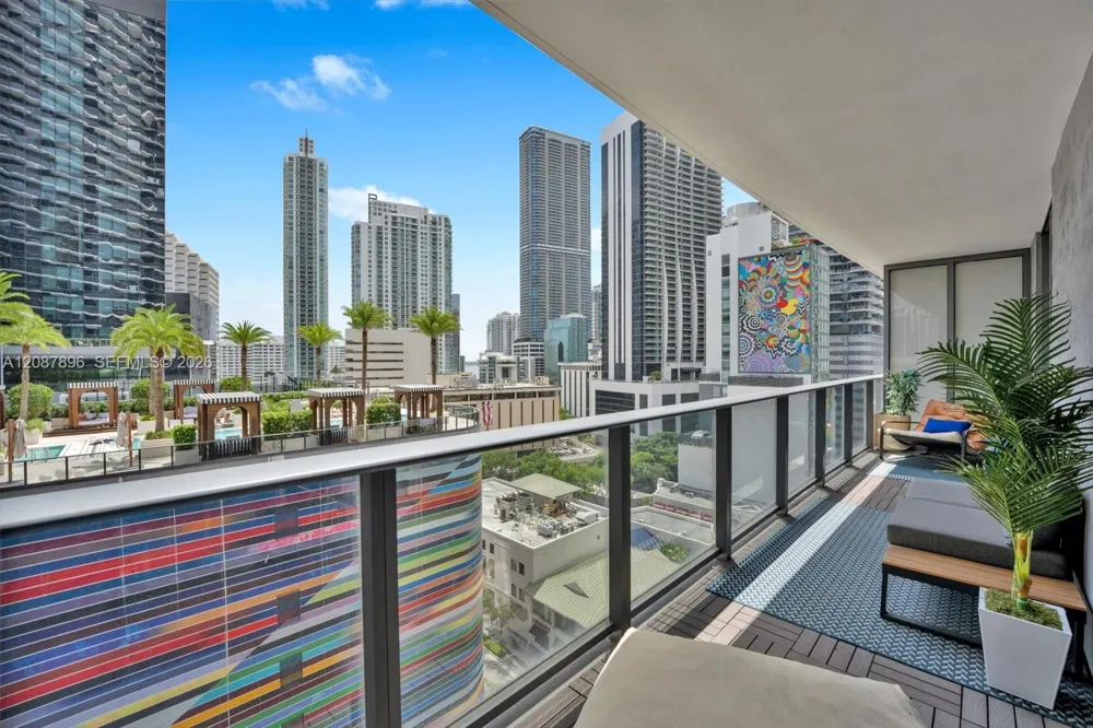 45 SW 9th St #1002 Miami, FL 33130