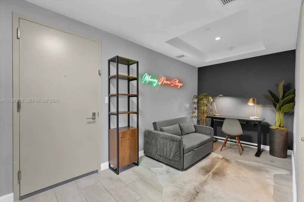 45 SW 9th St #1002 Miami, FL 33130