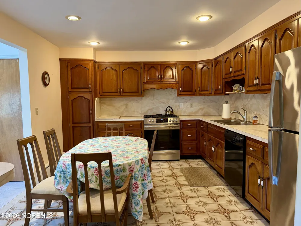 167 Kings Highway Middletown, NJ 07748