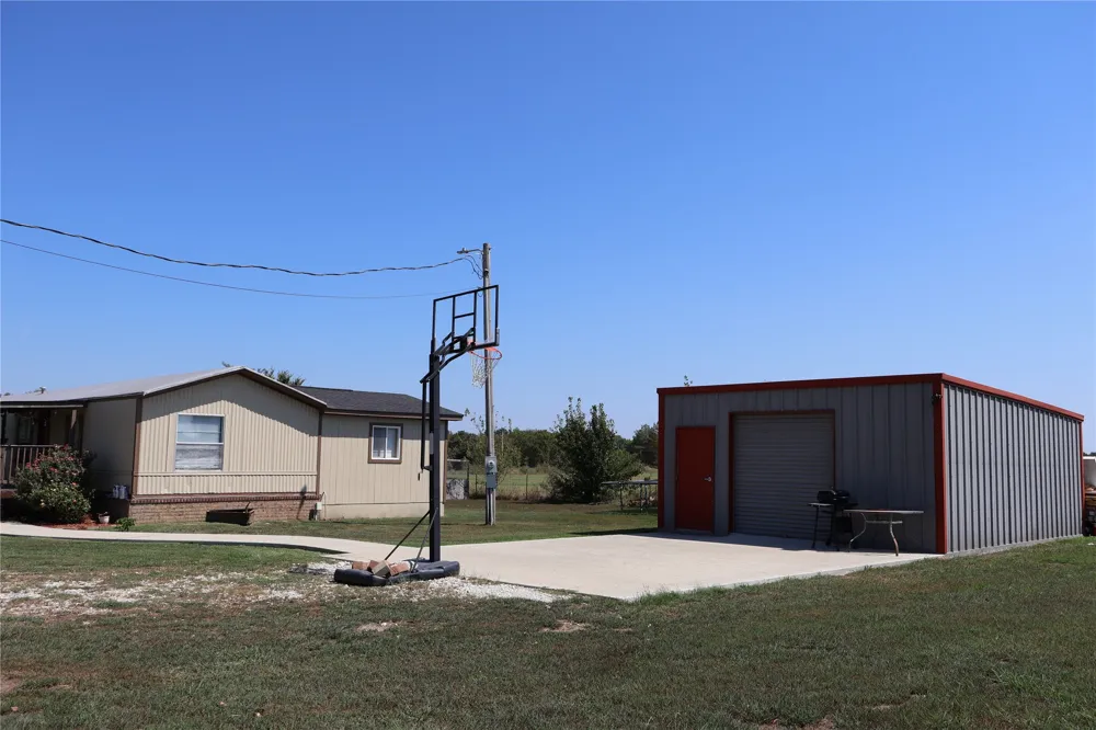 16398 Hawk Road Beggs, OK 74421