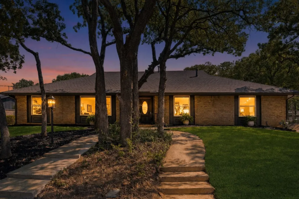 2844 Hurstview Drive Hurst, TX 76054