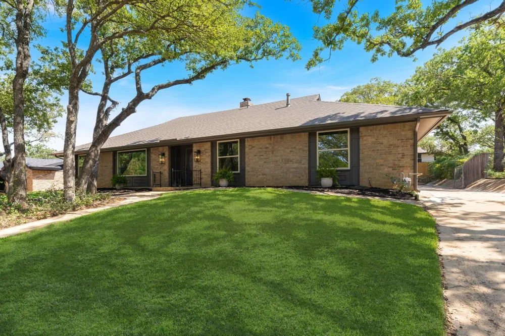 2844 Hurstview Drive Hurst, TX 76054