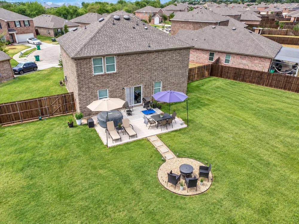 2 Glen Crossings Road Edgecliff Village, TX 76134