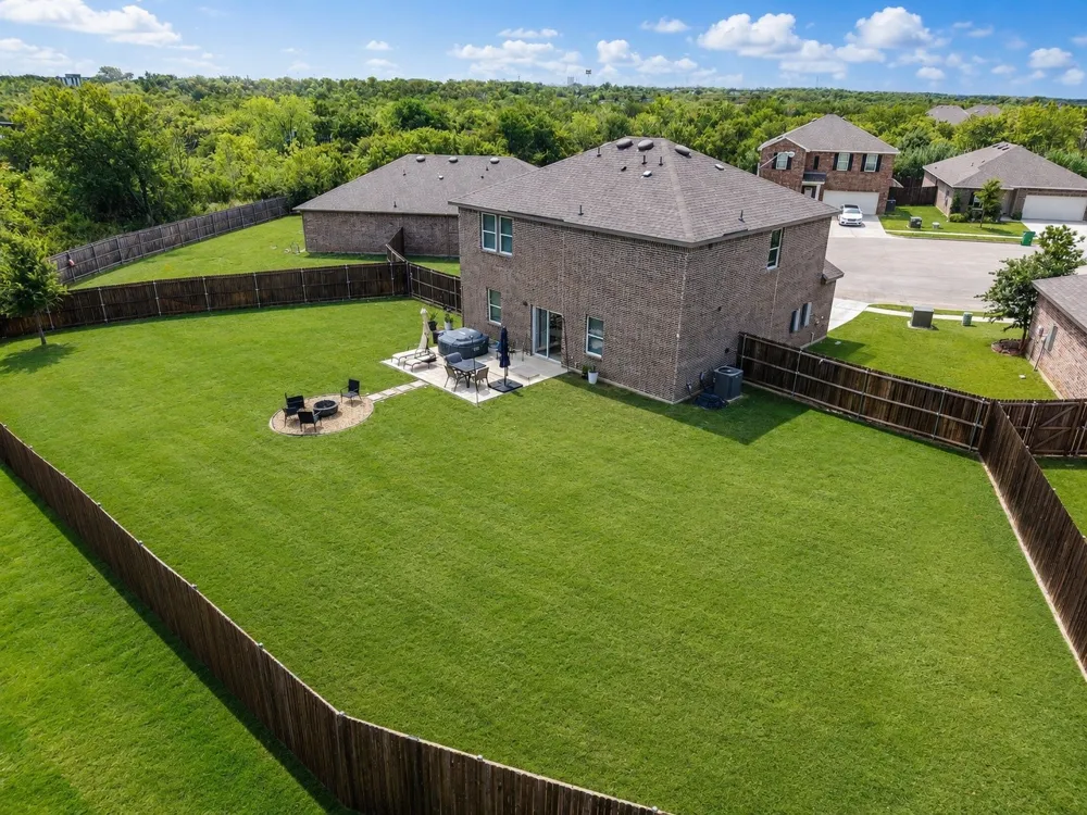 2 Glen Crossings Road Edgecliff Village, TX 76134