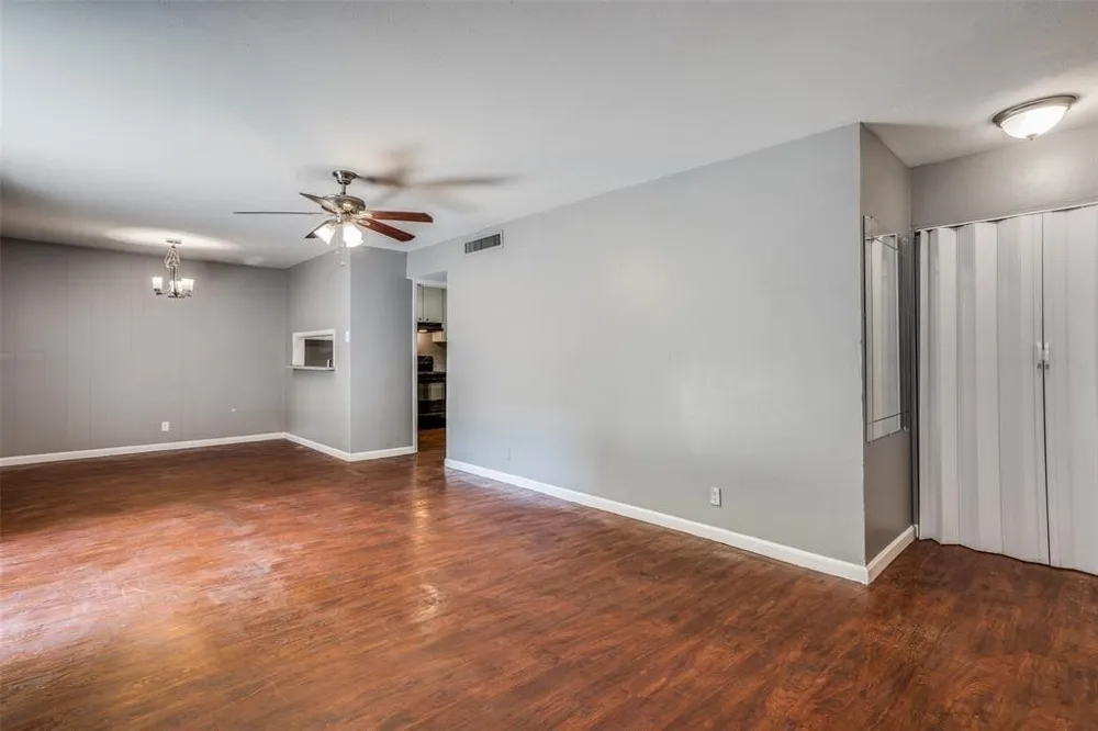 982 S Weatherred Drive #B Richardson, TX 75080