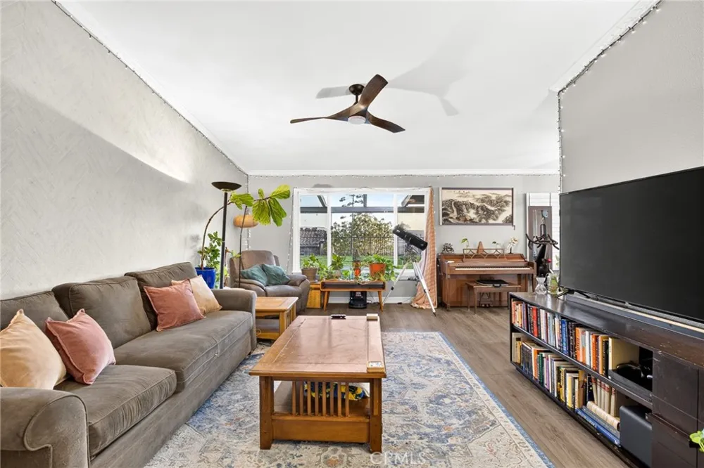 3044 Mountain Top Highland, CA 92346