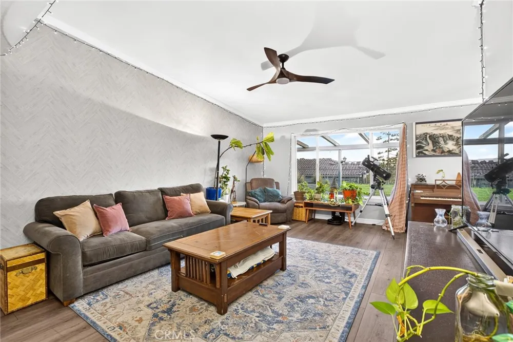 3044 Mountain Top Highland, CA 92346