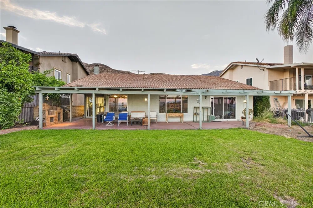 3044 Mountain Top Highland, CA 92346