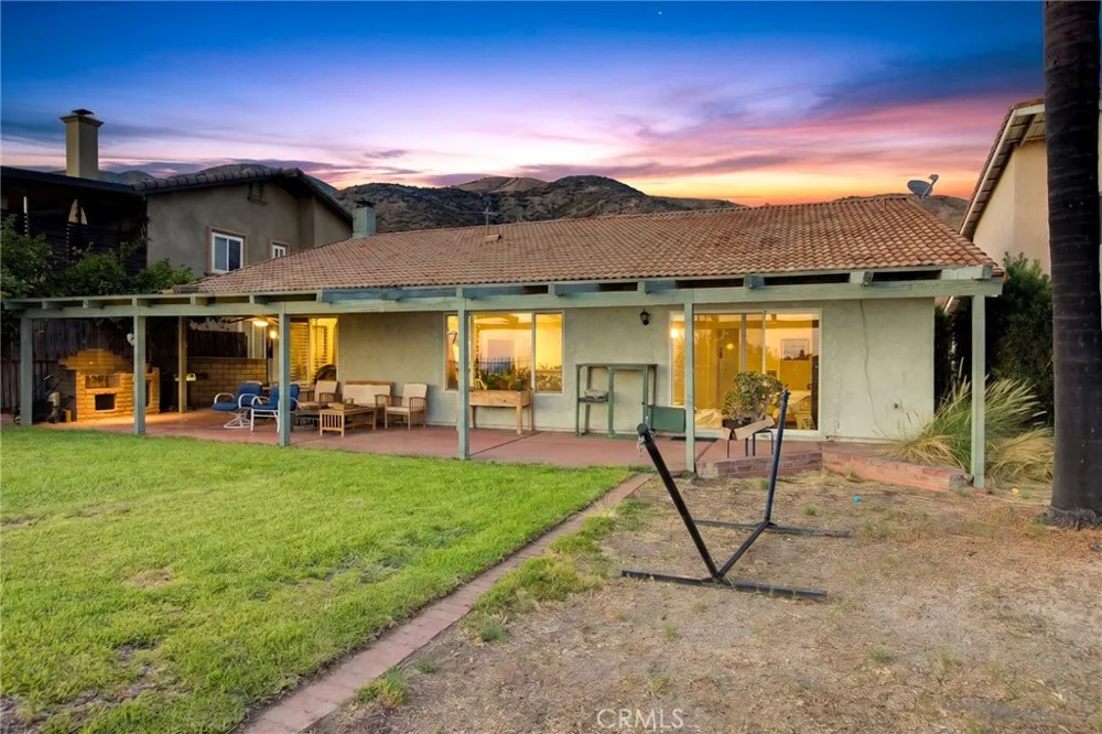 3044 Mountain Top Highland, CA 92346