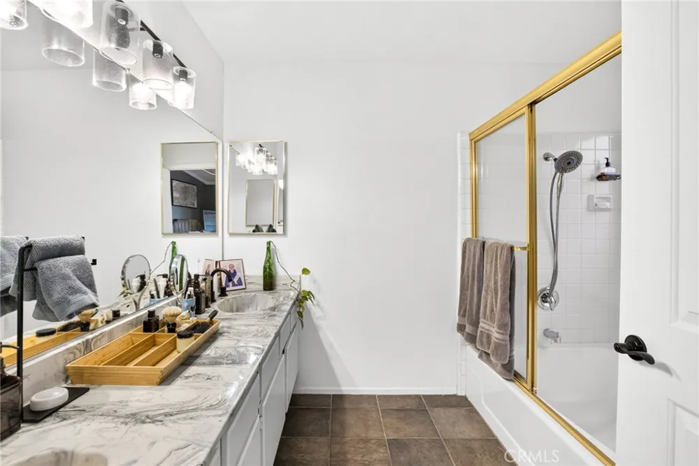 3044 Mountain Top Highland, CA 92346
