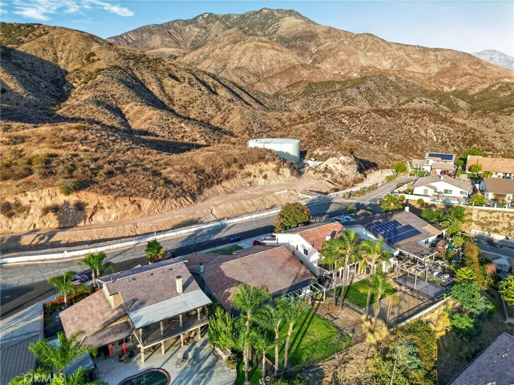3044 Mountain Top Highland, CA 92346