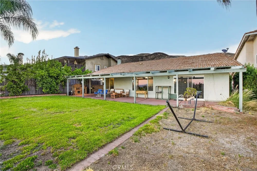 3044 Mountain Top Highland, CA 92346