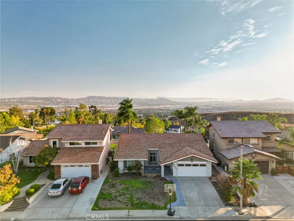 3044 Mountain Top Highland, CA 92346