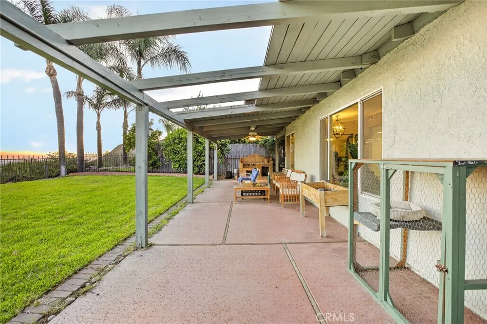 3044 Mountain Top Highland, CA 92346
