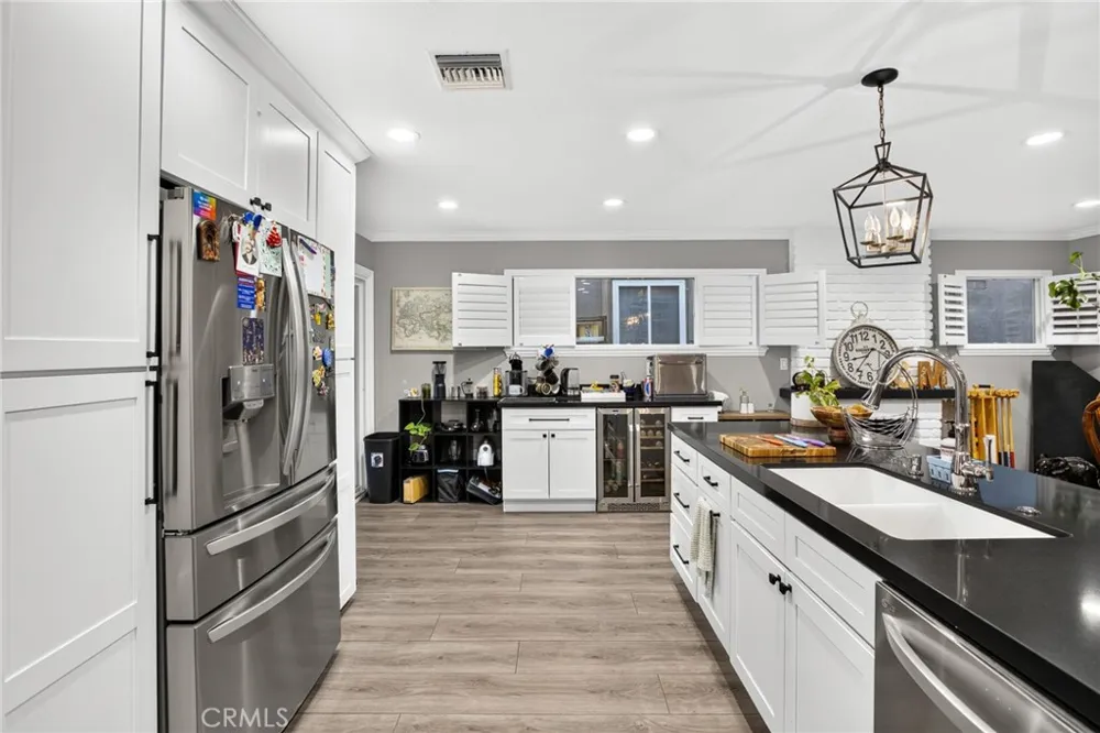 3044 Mountain Top Highland, CA 92346