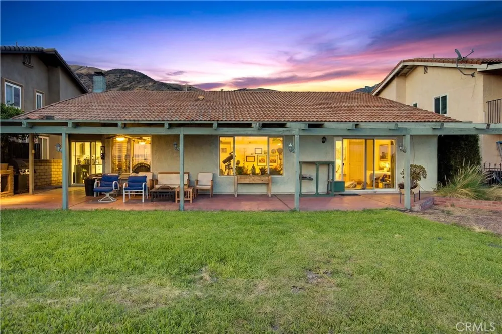 3044 Mountain Top Highland, CA 92346