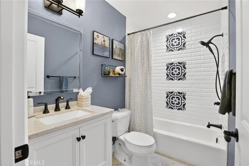 3044 Mountain Top Highland, CA 92346