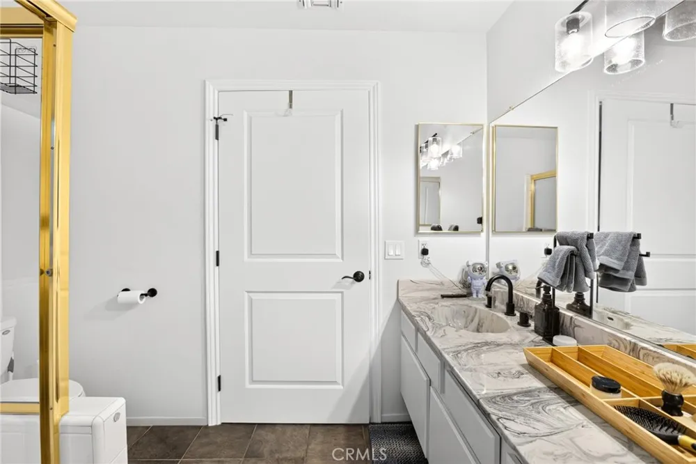 3044 Mountain Top Highland, CA 92346