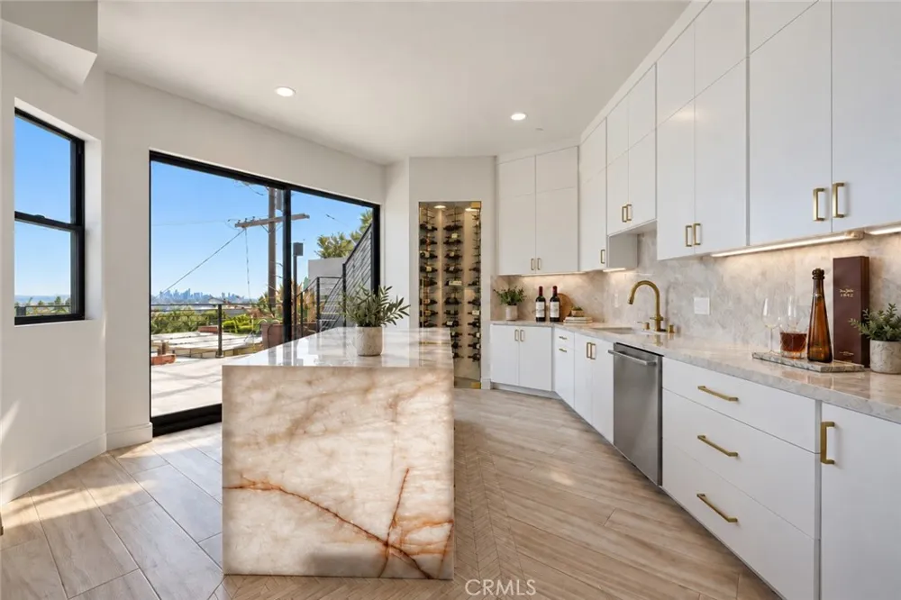 8633 Hollywood Los Angeles, CA 90069