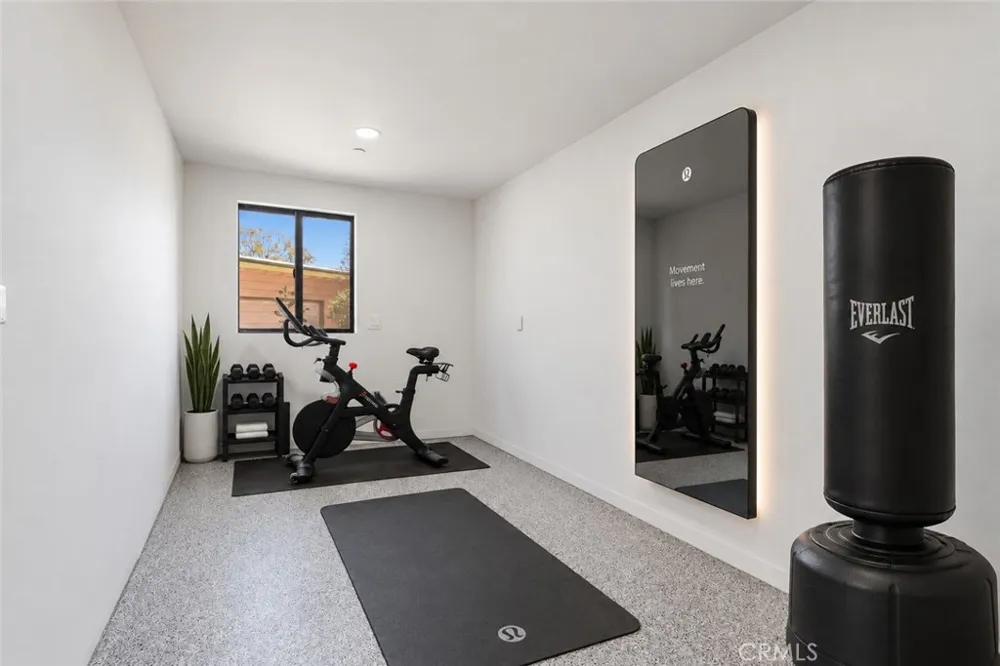 8633 Hollywood Los Angeles, CA 90069