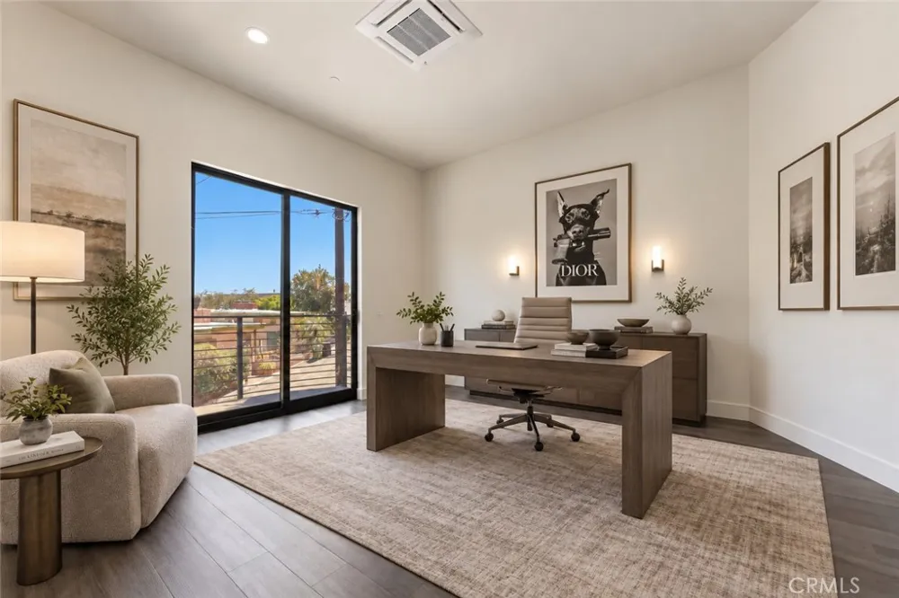 8633 Hollywood Los Angeles, CA 90069