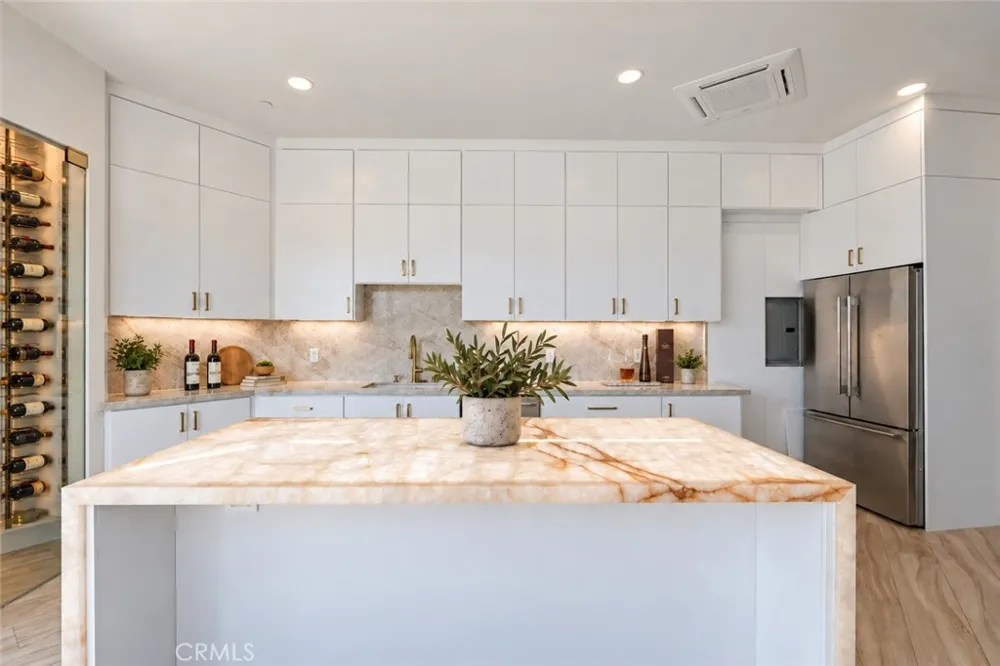 8633 Hollywood Los Angeles, CA 90069