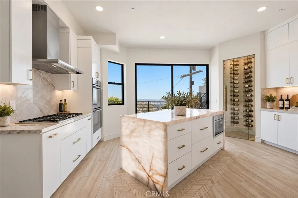 8633 Hollywood Los Angeles, CA 90069