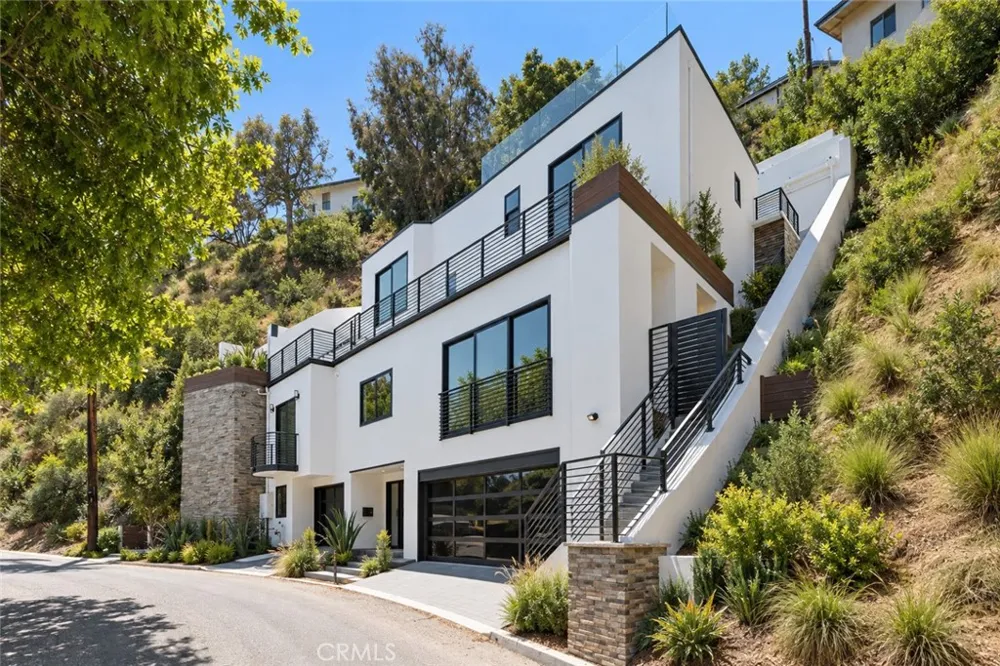 8633 Hollywood Los Angeles, CA 90069