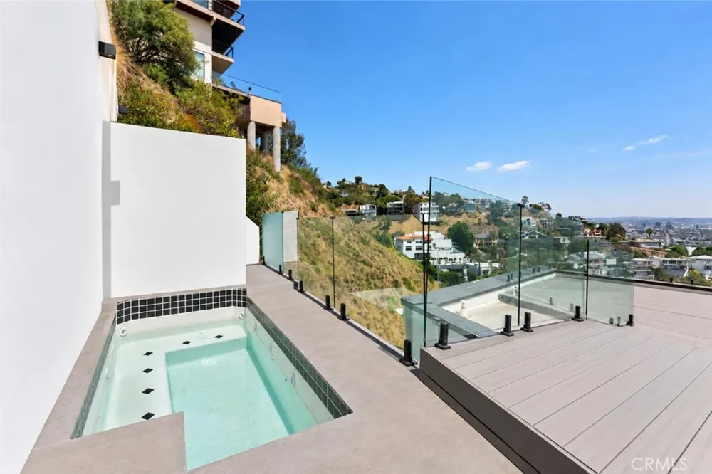 8633 Hollywood Los Angeles, CA 90069