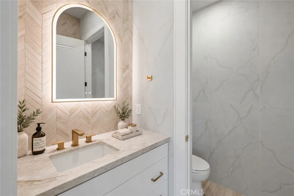 8633 Hollywood Los Angeles, CA 90069