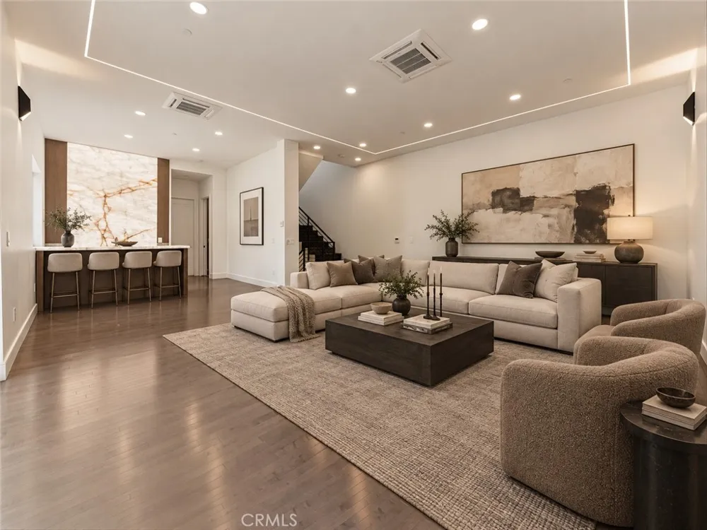 8633 Hollywood Los Angeles, CA 90069