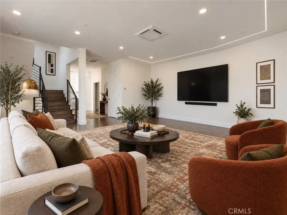 8633 Hollywood Los Angeles, CA 90069