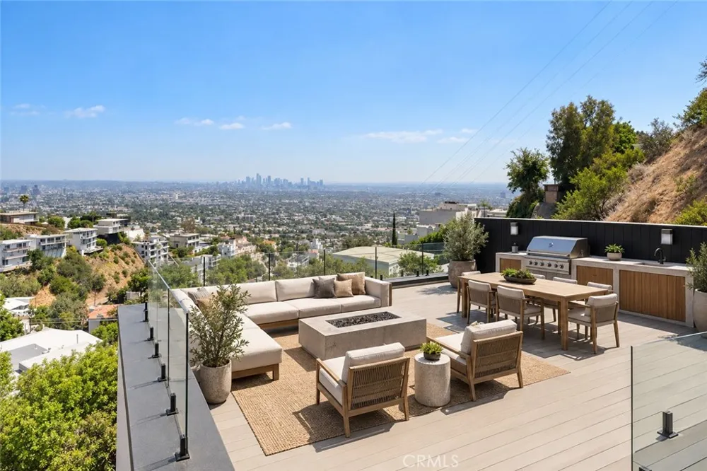 8633 Hollywood Los Angeles, CA 90069