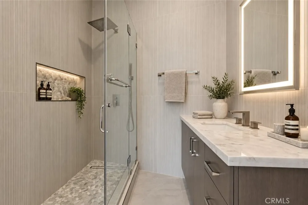 8633 Hollywood Los Angeles, CA 90069