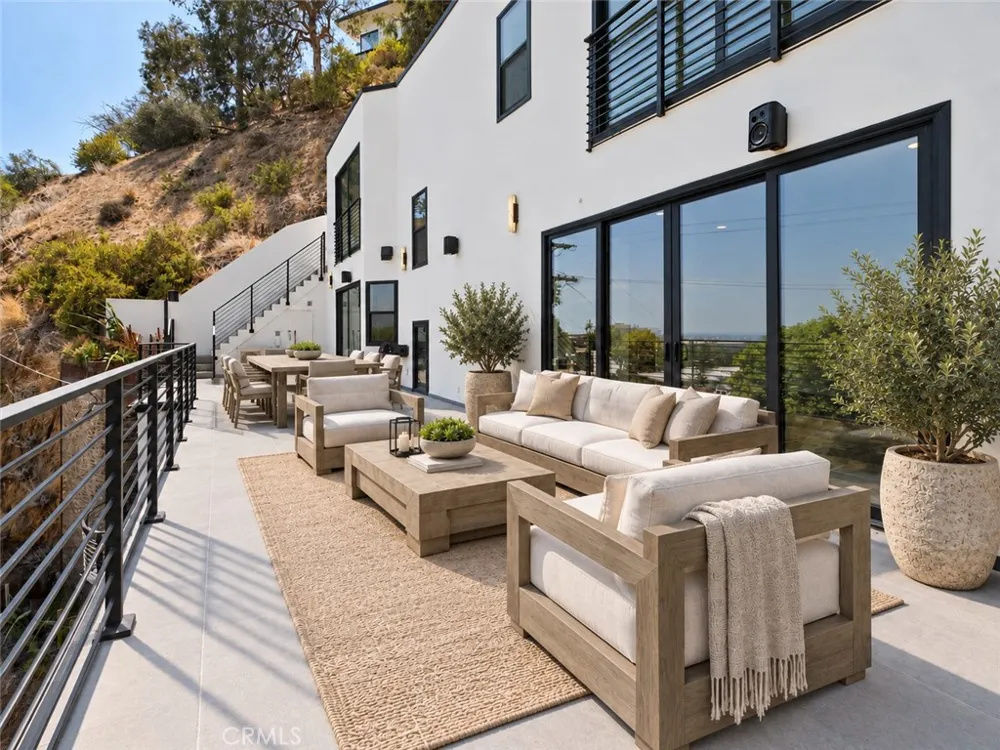 8633 Hollywood Los Angeles, CA 90069