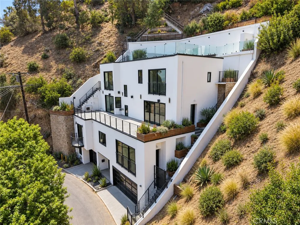 8633 Hollywood Los Angeles, CA 90069