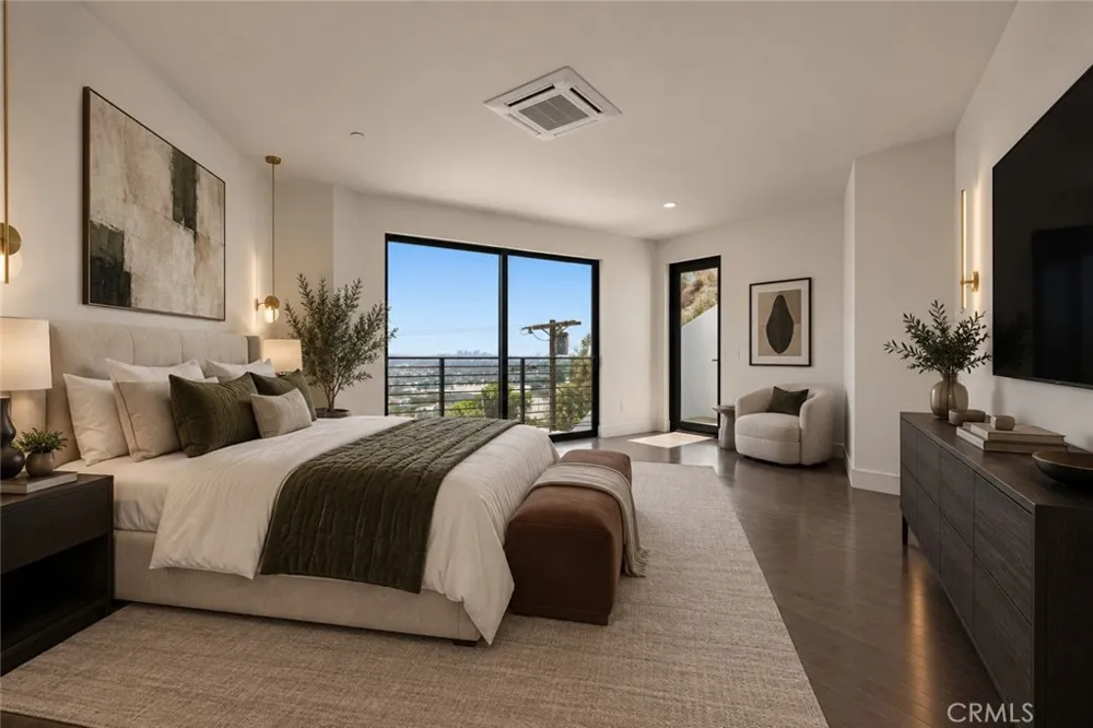 8633 Hollywood Los Angeles, CA 90069