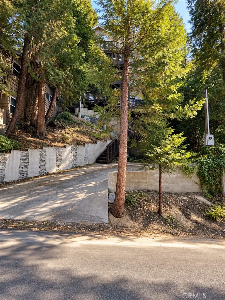 23783 Bowl Road Crestline, CA 92325