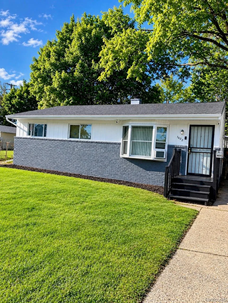 1622 Barbara Drive Flint City, MI 48504
