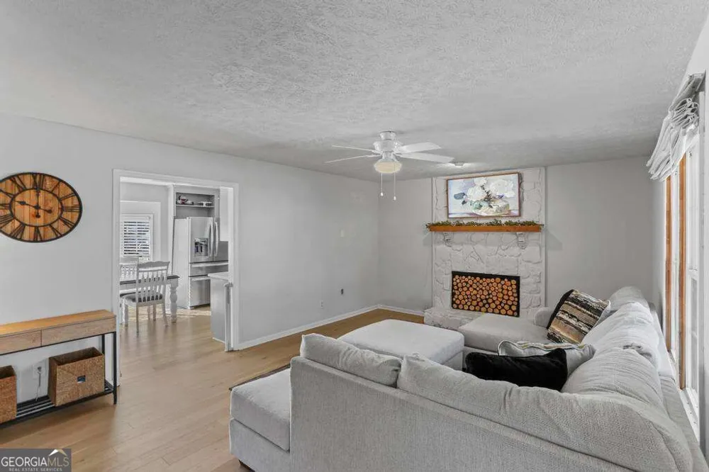 323 West LN Woodstock, GA 30188