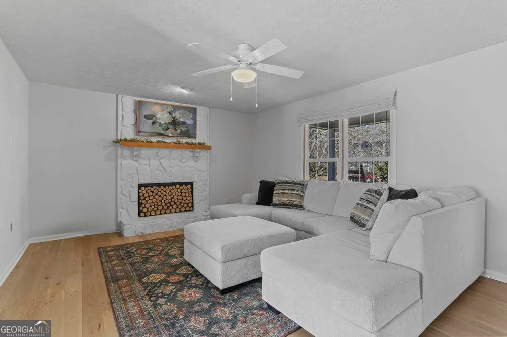 323 West LN Woodstock, GA 30188