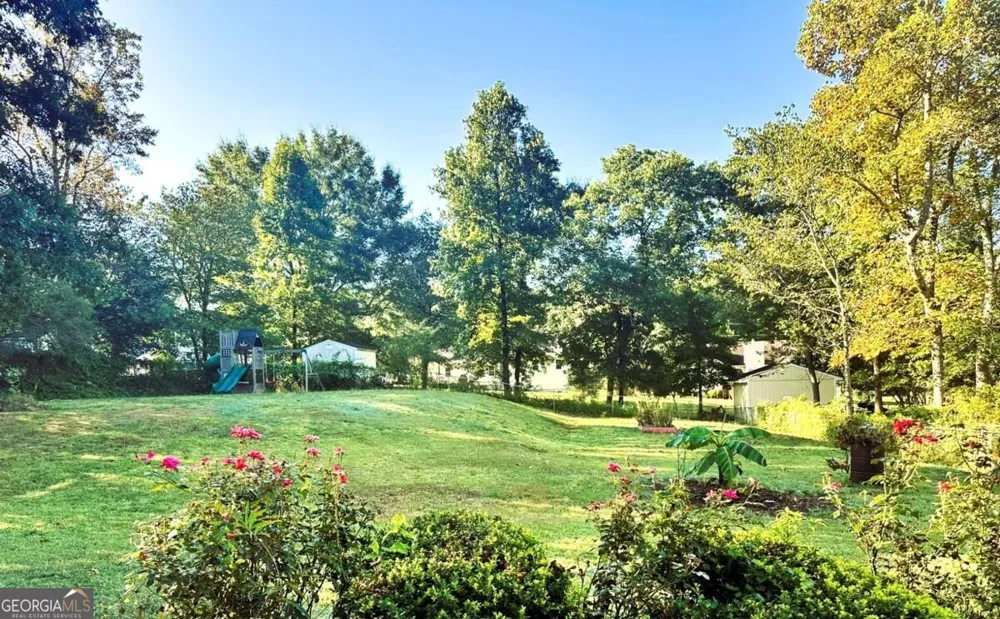 323 West LN Woodstock, GA 30188