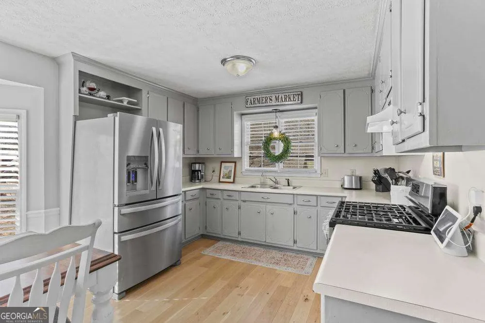 323 West LN Woodstock, GA 30188