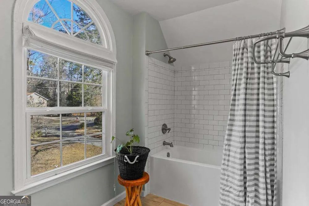 323 West LN Woodstock, GA 30188